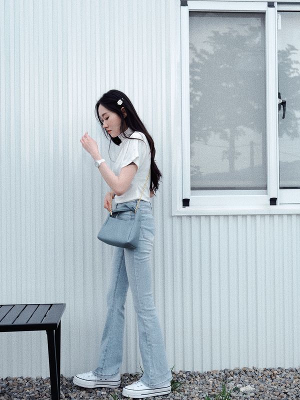 Inine 韓漫女神半高領涼感T/韓漫女神比例微喇牛仔褲 