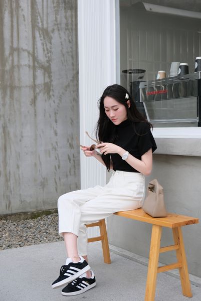 Inine 韓漫女神半高領涼感T/韓漫女神比例微喇牛仔褲 