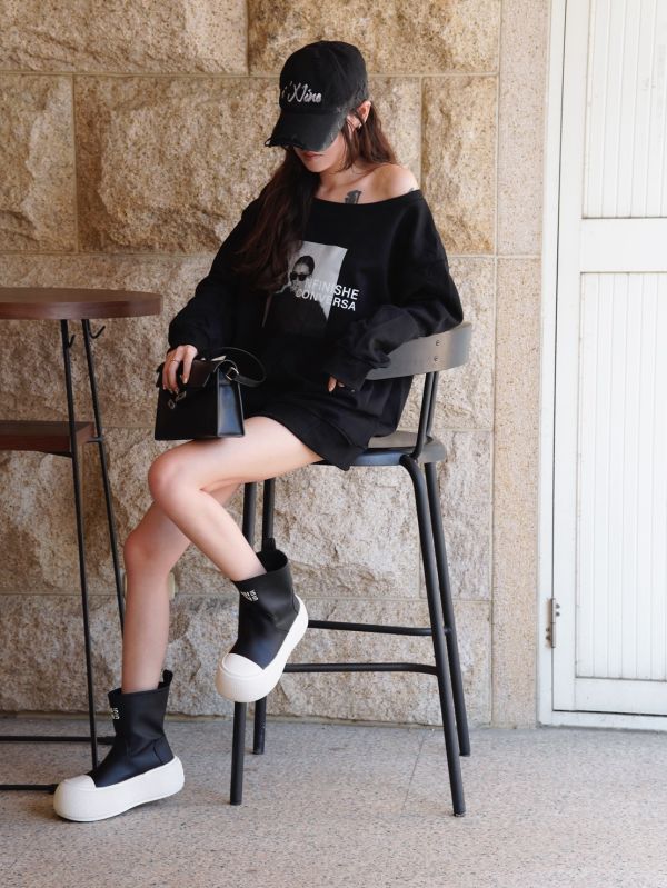 Sweatshirt.｜韓製斜肩墨鏡女大學t 