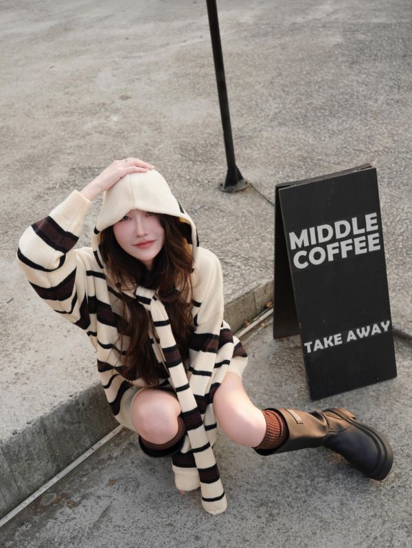 NON-SCENE.｜韓系條紋帶披肩帽厚磅毛衣 
