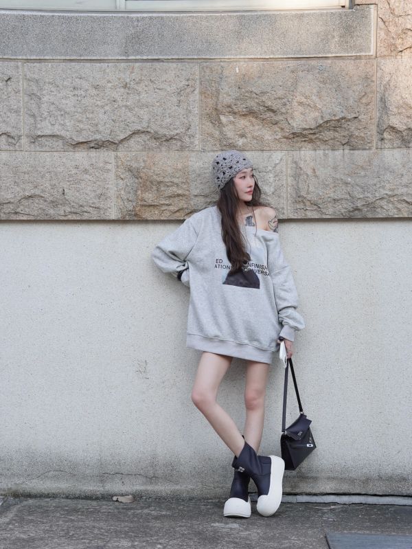 Sweatshirt.｜韓製斜肩墨鏡女大學t 