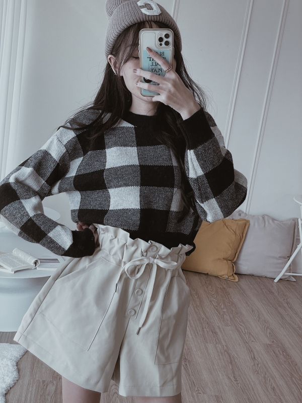 高腰花苞多釦大彈性皮褲 