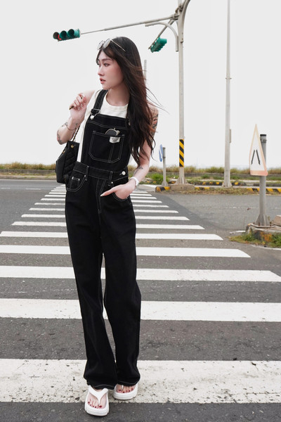 iNINE正韓小標白縫線吊帶褲 