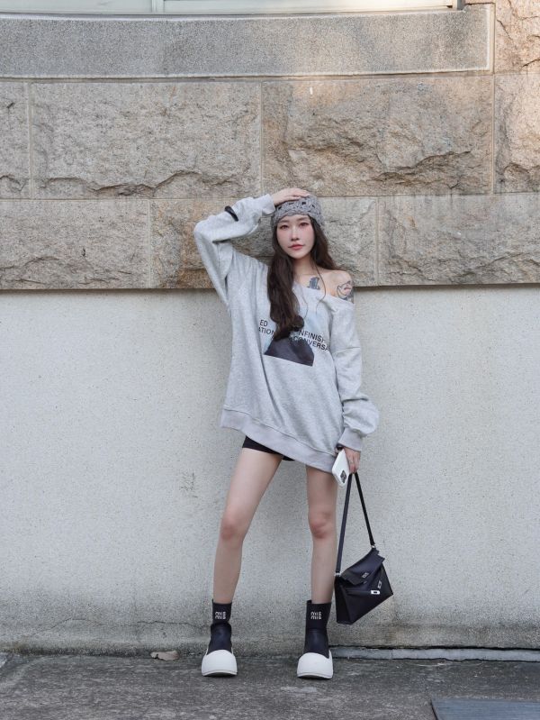 Sweatshirt.｜韓製斜肩墨鏡女大學t 