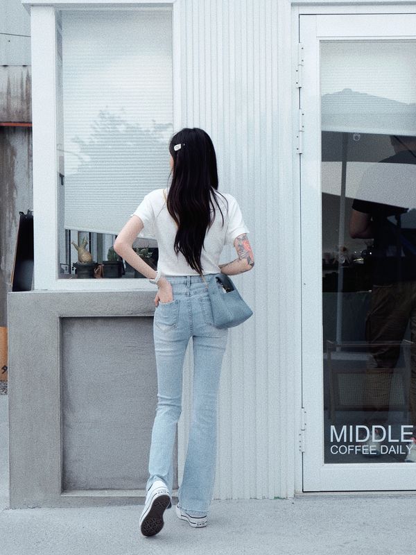 Inine 韓漫女神半高領涼感T/韓漫女神比例微喇牛仔褲 