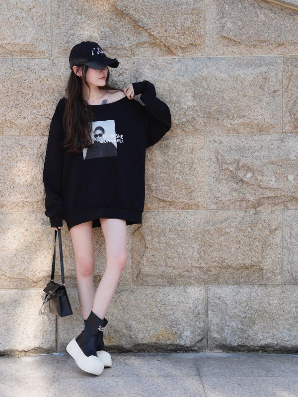 Sweatshirt.｜韓製斜肩墨鏡女大學t 