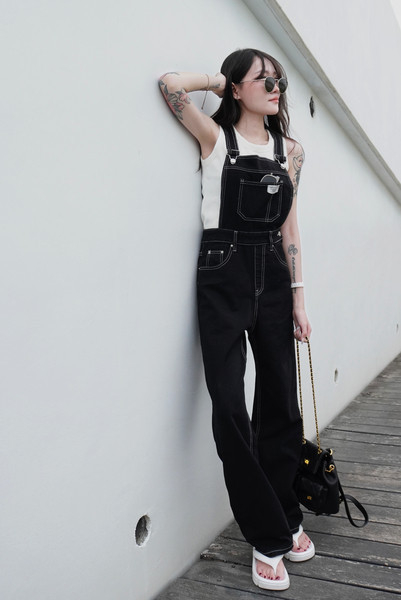 iNINE正韓小標白縫線吊帶褲 