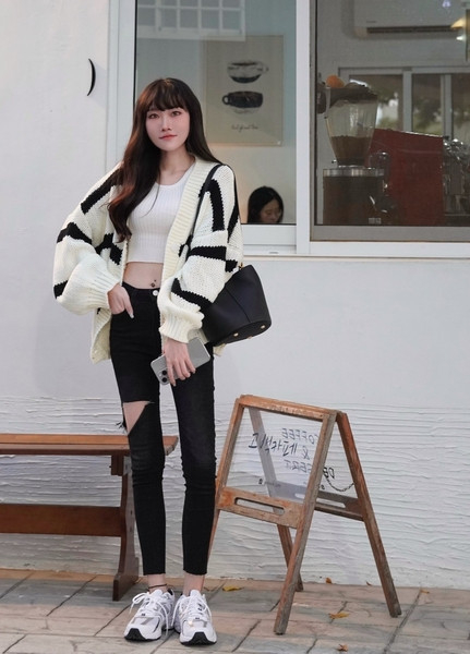 iNINE韓系後三釦高腰修身牛仔九分褲 