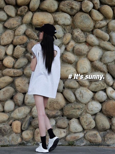 iNINE挖背寬袖素素背心 