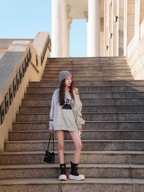 Sweatshirt.｜韓製斜肩墨鏡女大學t 