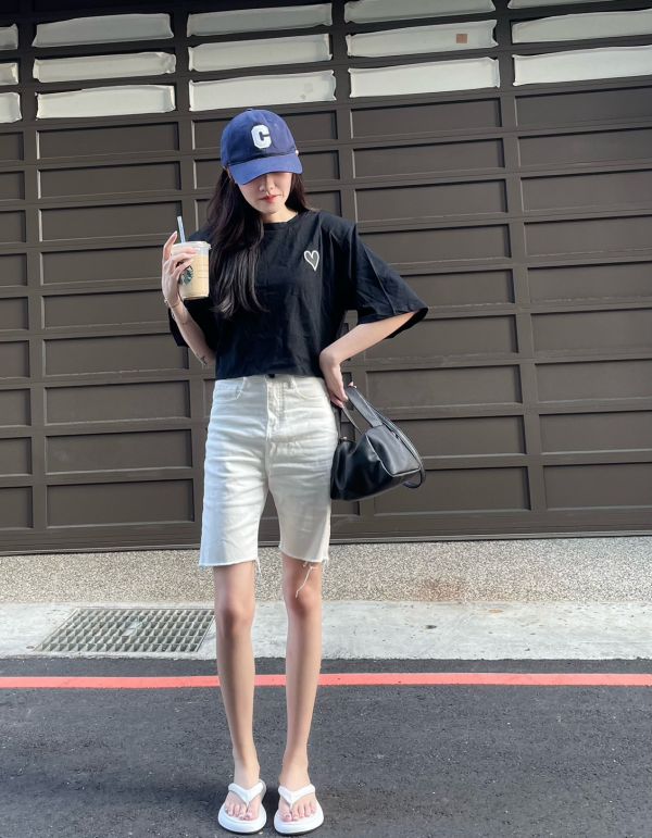 韓妞必備白抽鬚牛仔五分褲 