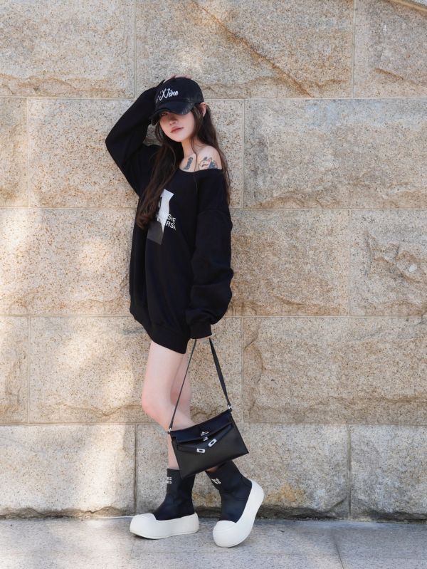 Sweatshirt.｜韓製斜肩墨鏡女大學t 