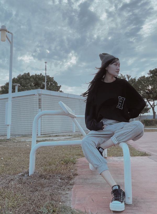 韓系無刷毛H字大學T 