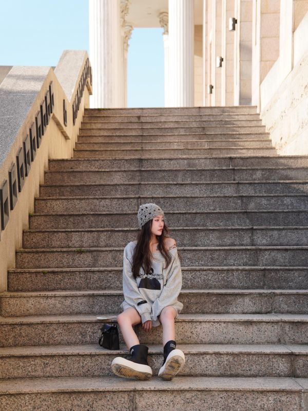 Sweatshirt.｜韓製斜肩墨鏡女大學t 