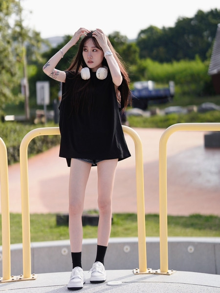 iNINE挖背寬袖素素背心 