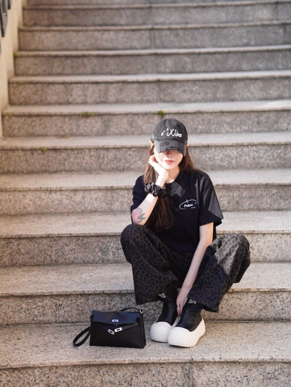 TOP｜iNINE品牌弧形短版T 