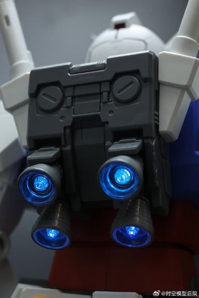 【史派克工廠】結單 預購24年Q2 方大競 1/35 初代鋼彈 元祖 特大頭像胸像比例 LED燈可發光 組裝模型 0510 方大競 1/35 初代鋼彈 元祖 特大頭像胸像比例 LED燈可發光 組裝模