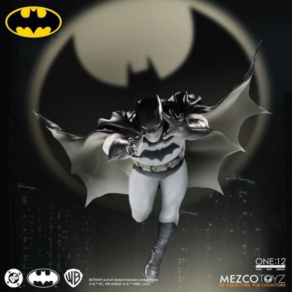 【史派克工廠】預購26年10月 Mezco One 12 蝙蝠俠 元年 蝙蝠俠 約17cm 可動人偶 完成品 0129 Mezco One 12 蝙蝠俠 元年 蝙蝠俠 約17cm 可動人偶 完成品