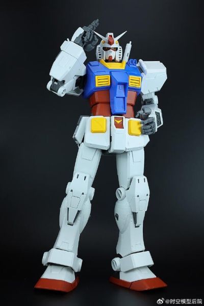 【史派克工廠】結單 預購24年Q2 方大競 1/35 初代鋼彈 元祖 特大頭像胸像比例 LED燈可發光 組裝模型 0510 方大競 1/35 初代鋼彈 元祖 特大頭像胸像比例 LED燈可發光 組裝模