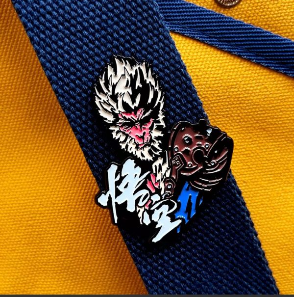 【史派克工廠】結單24年11月 黑神話 悟空 金屬烤漆 胸章 5.6cm 1029 黑神話 悟空 金屬烤漆 胸章 5.6cm