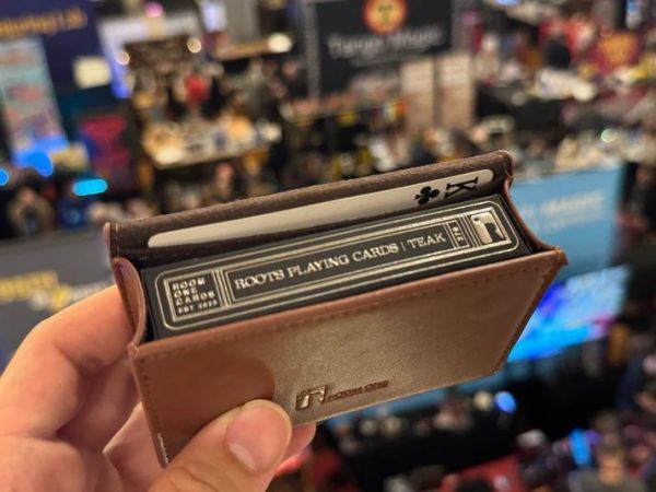 【史派克工廠】預購免運26年7月 Room One Cards 口袋牌盒 0601 Room One Cards 口袋牌盒