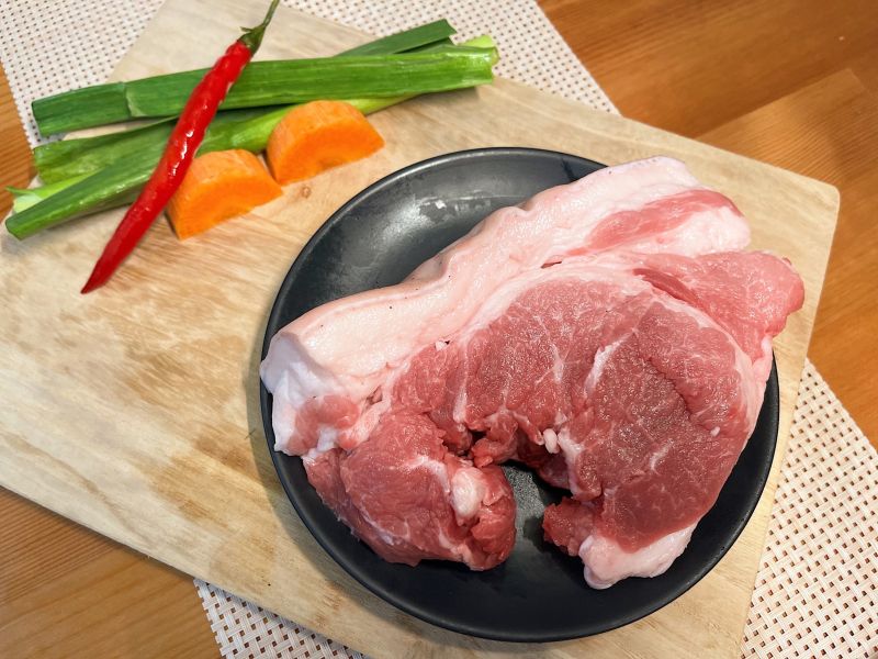 豬胛心肉二斤 