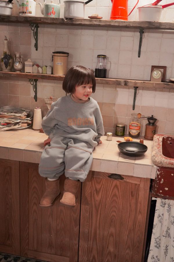 BROWN字母拼接衛衣｜2COLORS 