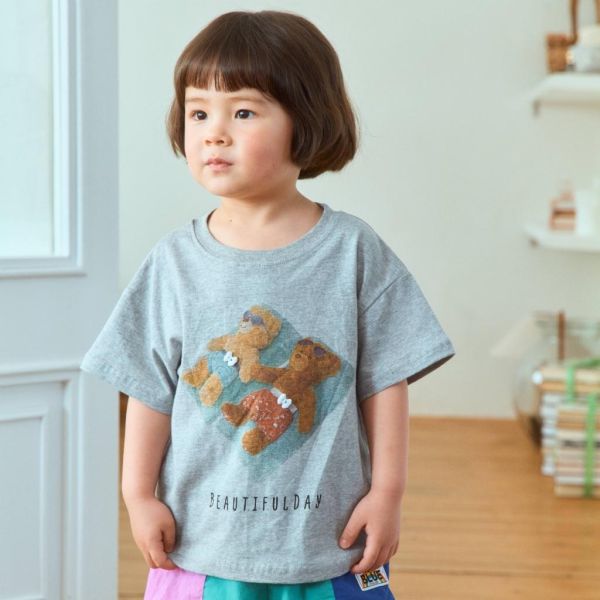 1STBLUE｜小熊渡假短TEE 