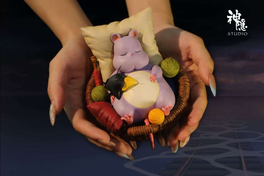 【預購】宮崎駿 遇見系列 坊寶寶的織籃一夢 X 神隱工作室 玩驛丨Toy station, GK雕像預購, GK雕像代購, GK雕像現貨, GK雕像修復, 咒術, 咒術迴戰, SCC玩具屋, 玩具給庫, NBA, 瘋公仔, 訂製雕像,模型,伯公仔,gk,玩驛,火影,夜風本舖,海賊,死神,航海王,獵人,阿拉蕾,七大罪,七龍珠,寶可夢,神奇寶貝,哥吉拉,宮崎駿,迪士尼,灌籃高手,鬼滅之刃,一拳超人,蠟筆小新,咒術,鏈鋸人,進擊的巨人,乙骨,我英