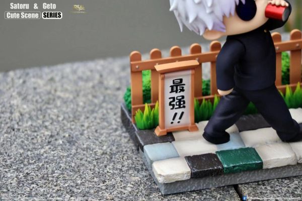 【售罄展示追加請私訊客服@toystationtw】咒術迴戰 Q 版場景系列第一彈：悟傑街溜子 夏油傑&五條悟 X Real Creation 動漫,模型,玩具,gk,玩驛,火影,手辦,海賊,死神,航海王,獵人,阿拉蕾,七大罪,七龍珠,寶可夢,神奇寶貝,哥吉拉,宮崎駿,迪士尼,灌籃高手,鬼滅之日刃,一拳超人,蠟筆小新,咒術,鏈鋸人,進擊的巨人,妖精尾巴,我的英雄學院,我英,鋼鍊,鋼之煉金術師,新世紀福音戰士,EVA,間諜家家酒,Re0,漫威,dc,集美#hex#tsume#prime1#queen#tes#xm#野獸國#壽屋#數碼寶貝
