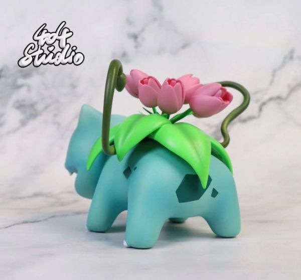 【售罄展示追加請私訊客服@toystationtw】寶可夢 情人節限定妙蛙種子 X 404 Studio #動漫#模型#玩具#gk#玩驛#火影#手辦#海賊#死神#航海王#獵人#阿拉蕾#七大罪#七龍珠#寶可夢#神奇寶貝#哥吉拉#宮崎駿#迪士尼#灌籃高手#鬼滅之日刃#一拳超人#蠟筆小新#咒術#鏈鋸人#進擊的巨人#妖精尾巴#我的英雄學院#我英#鋼鍊#鋼之煉金術師#新世紀福音戰士#EVA#間諜家家酒#Re0#漫威#dc#集美#hex#tsume#prime1#queen#tes#xm#野獸國#壽屋#數碼寶貝