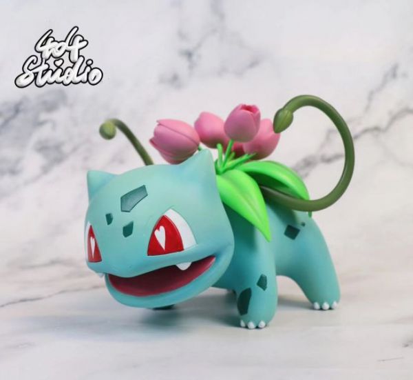 【售罄展示追加請私訊客服@toystationtw】寶可夢 情人節限定妙蛙種子 X 404 Studio #動漫#模型#玩具#gk#玩驛#火影#手辦#海賊#死神#航海王#獵人#阿拉蕾#七大罪#七龍珠#寶可夢#神奇寶貝#哥吉拉#宮崎駿#迪士尼#灌籃高手#鬼滅之日刃#一拳超人#蠟筆小新#咒術#鏈鋸人#進擊的巨人#妖精尾巴#我的英雄學院#我英#鋼鍊#鋼之煉金術師#新世紀福音戰士#EVA#間諜家家酒#Re0#漫威#dc#集美#hex#tsume#prime1#queen#tes#xm#野獸國#壽屋#數碼寶貝