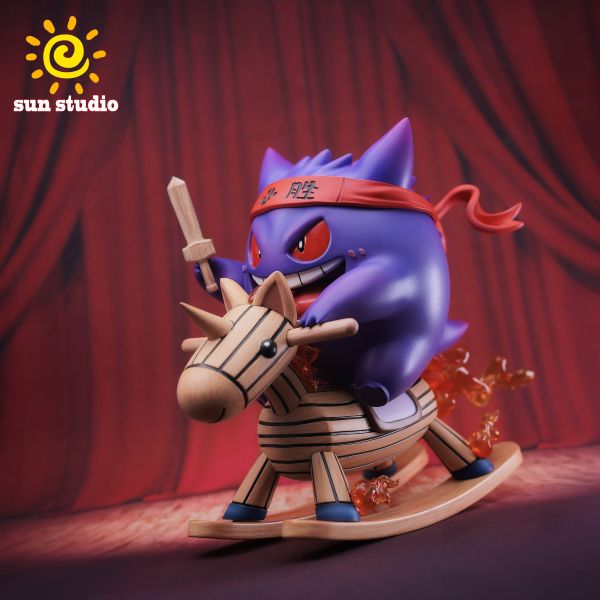【售罄展示追加請私訊客服@toystationtw】寶可夢 搖搖馬耿鬼 X SUN studio 動漫,模型,玩具,gk,玩驛,火影,手辦,海賊,死神,航海王,獵人,阿拉蕾,七大罪,七龍珠,寶可夢,神奇寶貝,哥吉拉,宮崎駿,迪士尼,灌籃高手,鬼滅之日刃,一拳超人,蠟筆小新,咒術,鏈鋸人,進擊的巨人,妖精尾巴,我的英雄學院,我英,鋼鍊,鋼之煉金術師,新世紀福音戰士,EVA,間諜家家酒,Re0,漫威,dc,集美#hex#tsume#prime1#queen#tes#xm#野獸國#壽屋#數碼寶貝