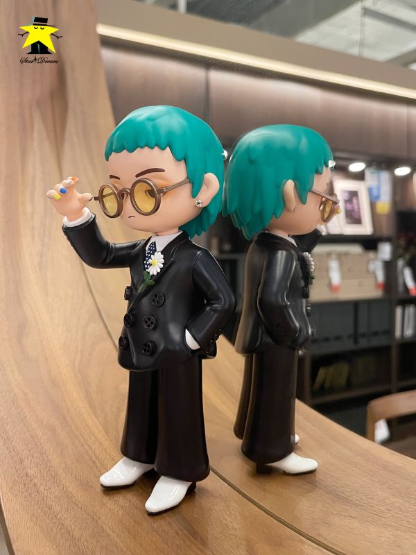 【售罄展示追加請私訊客服@toystationtw】GD權志龍 公仔大娃-爵士禮帽西裝版 X StarDream 玩驛丨Toy station, GK雕像預購, GK雕像代購, GK雕像現貨, GK雕像修復, 咒術, 咒術迴戰, SCC玩具屋, 玩具給庫, NBA, 瘋公仔, 訂製雕像,模型,伯公仔,gk,玩驛,火影,夜風本舖,海賊,死神,航海王,獵人,阿拉蕾,七大罪,七龍珠,寶可夢,神奇寶貝,哥吉拉,宮崎駿,迪士尼,灌籃高手,鬼滅之刃,一拳超人,蠟筆小新,咒術,鏈鋸人,進擊的巨人,乙骨,我英
