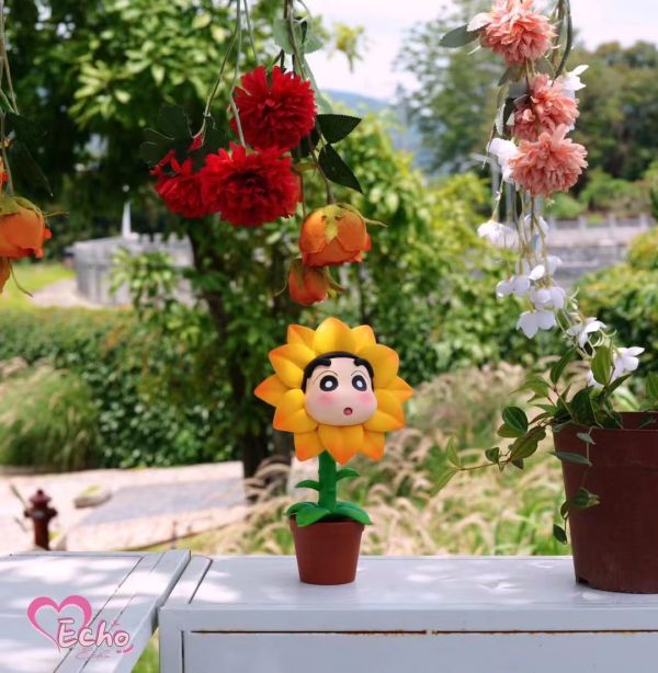 【售罄展示追加請私訊客服@toystationtw】蠟筆小新 春日部花店系列第一彈-向日葵小新 X Echo #動漫#模型#玩具#gk#玩驛#火影#手辦#海賊#死神#航海王#獵人#阿拉蕾#七大罪#七龍珠#寶可夢#神奇寶貝#哥吉拉#宮崎駿#迪士尼#灌籃高手#鬼滅之日刃#一拳超人#蠟筆小新#咒術#鏈鋸人#進擊的巨人#妖精尾巴#我的英雄學院#我英#鋼鍊#鋼之煉金術師#新世紀福音戰士#EVA#間諜家家酒#Re0#漫威#dc#集美#hex#tsume#prime1#queen#tes#xm#野獸國#壽屋#數碼寶貝