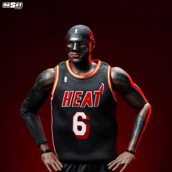 【預購】NBA 典藏系列 收藏級可動人偶 熱火隊黑面具詹姆斯 X Reset-Studio 玩驛丨Toy station, GK雕像預購, GK雕像代購, GK雕像現貨, GK雕像修復, 咒術, 咒術迴戰, SCC玩具屋, 玩具給庫, NBA, 瘋公仔, 訂製雕像,模型,伯公仔,gk,玩驛,火影,夜風本舖,海賊,死神,航海王,獵人,阿拉蕾,七大罪,七龍珠,寶可夢,神奇寶貝,哥吉拉,宮崎駿,迪士尼,灌籃高手,鬼滅之刃,一拳超人,蠟筆小新,咒術,鏈鋸人,進擊的巨人,乙骨,我英