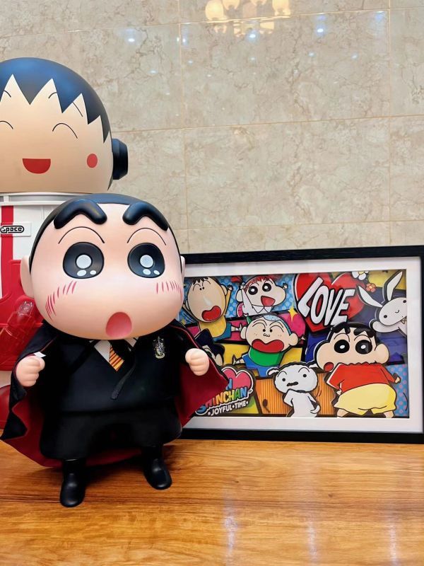 【預購】蠟筆小新 梅西小新 披風小新 X 萌萌匠 動漫,模型,玩具,gk,玩驛,火影,手辦,海賊,死神,航海王,獵人,阿拉蕾,七大罪,七龍珠,寶可夢,神奇寶貝,哥吉拉,宮崎駿,迪士尼,灌籃高手,鬼滅之日刃,一拳超人,蠟筆小新,咒術,鏈鋸人,進擊的巨人,妖精尾巴,我的英雄學院,我英,鋼鍊,鋼之煉金術師,新世紀福音戰士,EVA,間諜家家酒,Re0,漫威,dc,集美#hex#tsume#prime1#queen#tes#xm#野獸國#壽屋#數碼寶貝