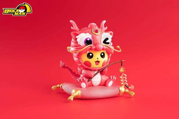 【售罄展示追加請私訊客服@toystationtw】 寶可夢 龍年紀念款 (雙配色) 龍年皮卡丘 X Block Man 玩驛丨Toy station, GK雕像預購, GK雕像代購, GK雕像現貨, GK雕像修復, 購物網站, 自媒體選物店, 日漫, 美漫, 電影, 電玩IP, 訂製雕像,模型,玩具,gk,玩驛,火影,手辦,海賊,死神,航海王,獵人,阿拉蕾,七大罪,七龍珠,寶可夢,神奇寶貝,哥吉拉,宮崎駿,迪士尼,灌籃高手,鬼滅之日刃,一拳超人,蠟筆小新,咒術,鏈鋸人,進擊的巨人,妖精尾巴,我的英雄學院,鋼鍊,鋼之