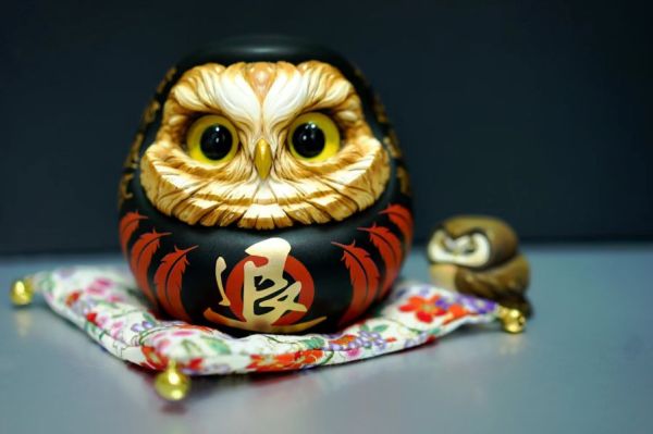 【售罄展示追加請私訊客服@toystationtw】貓鷹頭‬達摩 X 水雲之境工作室 #動漫#模型#玩具#gk#玩驛#火影#手辦#海賊#死神#航海王#獵人#阿拉蕾#七大罪#七龍珠#寶可夢#神奇寶貝#哥吉拉#宮崎駿#迪士尼#灌籃高手#鬼滅之日刃#一拳超人#蠟筆小新#咒術#鏈鋸人#進擊的巨人#妖精尾巴#我的英雄學院#我英#鋼鍊#鋼之煉金術師#新世紀福音戰士#EVA#間諜家家酒#Re0#漫威#dc#集美#hex#tsume#prime1#queen#tes#xm#野獸國#壽屋#數碼寶貝