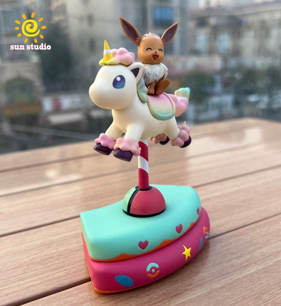 【售罄展示追加請私訊客服@toystationtw】寶可夢 遊樂園系列旋轉木馬第五&六彈妙蛙種子 & 伊布 X Sun太陽 玩驛丨Toy station, GK雕像預購, GK雕像代購, GK雕像現貨, GK雕像修復, 購物網站, 自媒體選物店, SCC玩具屋, 玩具給庫, 希模型, 瘋公仔, 訂製雕像,模型,伯公仔,gk,玩驛,火影,夜風本舖,海賊,死神,航海王,獵人,EnterBay,七大罪,七龍珠,寶可夢,神奇寶貝,哥吉拉,宮崎駿,迪士尼,灌籃高手,鬼滅之日刃,一拳超人,蠟筆小新,咒術,鏈鋸人,進擊的巨人,妖精尾