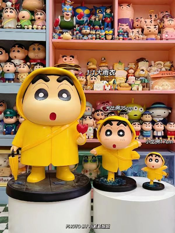 【售罄展示追加請私訊客服@toystationtw】蠟筆小新 雨衣小新2.0 X 動感光波工作室 動漫,模型,玩具,gk,玩驛,火影,手辦,海賊,死神,航海王,獵人,阿拉蕾,七大罪,七龍珠,寶可夢,神奇寶貝,哥吉拉,宮崎駿,迪士尼,灌籃高手,鬼滅之日刃,一拳超人,蠟筆小新,咒術,鏈鋸人,進擊的巨人,妖精尾巴,我的英雄學院,我英,鋼鍊,鋼之煉金術師,新世紀福音戰士,EVA,間諜家家酒,Re0,漫威,dc,集美#hex#tsume#prime1#queen#tes#xm#野獸國#壽屋#數碼寶貝