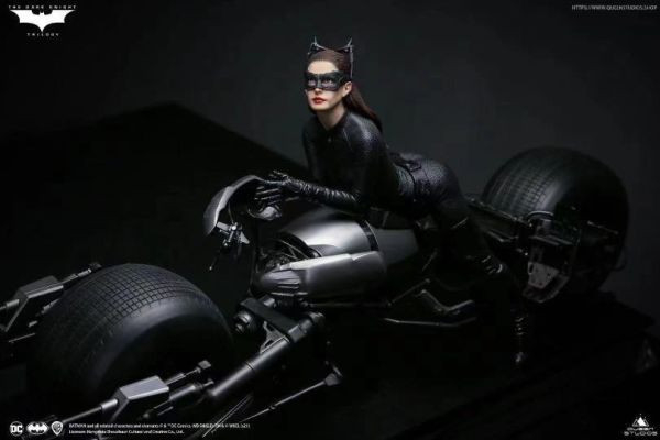 【現貨秒發】DC 貓女 蝙蝠摩托車全身雕像 X Queen Studio 正版授權 動漫,模型,玩具,gk,玩驛,火影,手辦,海賊,死神,航海王,獵人,阿拉蕾,七大罪,七龍珠,寶可夢,神奇寶貝,哥吉拉,宮崎駿,迪士尼,灌籃高手,鬼滅之日刃,一拳超人,蠟筆小新,咒術,鏈鋸人,進擊的巨人,妖精尾巴,我的英雄學院,我英,鋼鍊,鋼之煉金術師,新世紀福音戰士,EVA,間諜家家酒,Re0,漫威,dc,集美#hex#tsume#prime1#queen#tes#xm#野獸國#壽屋#數碼寶貝