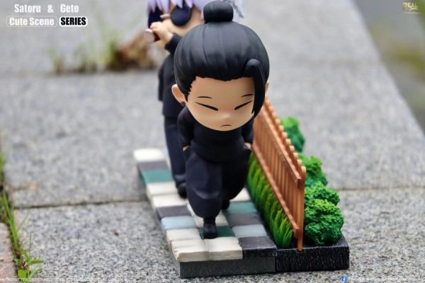 【售罄展示追加請私訊客服@toystationtw】咒術迴戰 Q 版場景系列第一彈：悟傑街溜子 夏油傑&五條悟 X Real Creation 動漫,模型,玩具,gk,玩驛,火影,手辦,海賊,死神,航海王,獵人,阿拉蕾,七大罪,七龍珠,寶可夢,神奇寶貝,哥吉拉,宮崎駿,迪士尼,灌籃高手,鬼滅之日刃,一拳超人,蠟筆小新,咒術,鏈鋸人,進擊的巨人,妖精尾巴,我的英雄學院,我英,鋼鍊,鋼之煉金術師,新世紀福音戰士,EVA,間諜家家酒,Re0,漫威,dc,集美#hex#tsume#prime1#queen#tes#xm#野獸國#壽屋#數碼寶貝