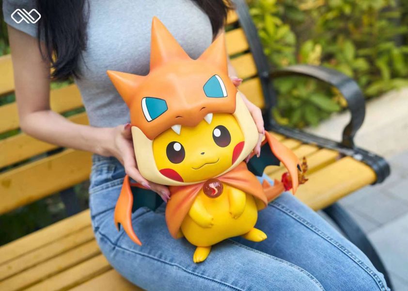 【售罄展示追加請私訊客服@toystationtw】寶可夢 變裝皮卡丘（噴火龍Y）X 無限Studio 玩驛丨Toy station, GK雕像預購, GK雕像代購, GK雕像現貨, GK雕像修復, 購物網站, 自媒體選物店, SCC玩具屋, 玩具給庫, 希模型, 瘋公仔, 訂製雕像,模型,伯公仔,gk,玩驛,火影,夜風本舖,海賊,死神,航海王,獵人,阿拉蕾,七大罪,七龍珠,寶可夢,神奇寶貝,哥吉拉,宮崎駿,迪士尼,灌籃高手,鬼滅之日刃,一拳超人,蠟筆小新,咒術,鏈鋸人,進擊的巨人,妖精尾巴,我的英