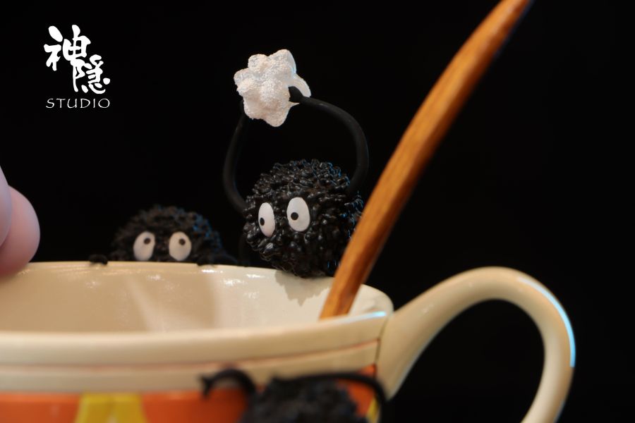 【售罄展示追加請私訊客服@toystationtw】宮崎駿 遇見系列 坊寶寶的治癒茶時 X 神隱工作室 玩驛丨Toy station, GK雕像預購, GK雕像代購, GK雕像現貨, GK雕像修復, 咒術, 咒術迴戰, SCC玩具屋, 玩具給庫, NBA, 瘋公仔, 訂製雕像,模型,伯公仔,gk,玩驛,火影,夜風本舖,海賊,死神,航海王,獵人,阿拉蕾,七大罪,七龍珠,寶可夢,神奇寶貝,哥吉拉,宮崎駿,迪士尼,灌籃高手,鬼滅之刃,一拳超人,蠟筆小新,咒術,鏈鋸人,進擊的巨人,乙骨,我英