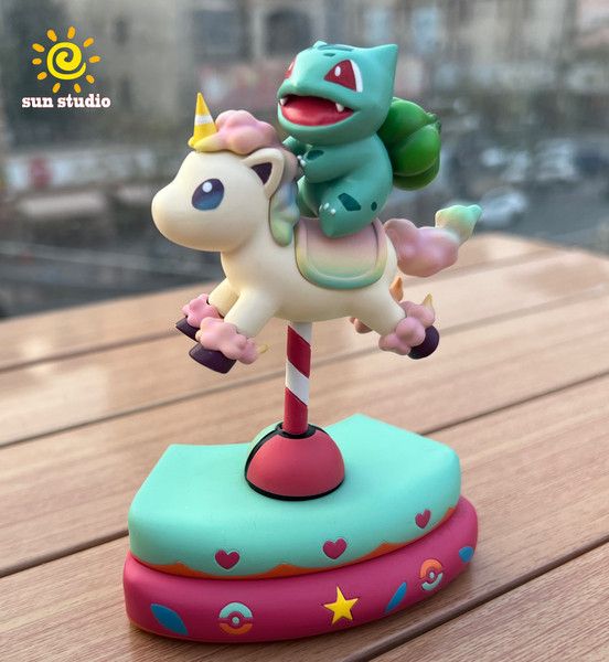 【售罄展示追加請私訊客服@toystationtw】寶可夢 遊樂園系列旋轉木馬第五&六彈妙蛙種子 & 伊布 X Sun太陽 玩驛丨Toy station, GK雕像預購, GK雕像代購, GK雕像現貨, GK雕像修復, 購物網站, 自媒體選物店, SCC玩具屋, 玩具給庫, 希模型, 瘋公仔, 訂製雕像,模型,伯公仔,gk,玩驛,火影,夜風本舖,海賊,死神,航海王,獵人,EnterBay,七大罪,七龍珠,寶可夢,神奇寶貝,哥吉拉,宮崎駿,迪士尼,灌籃高手,鬼滅之日刃,一拳超人,蠟筆小新,咒術,鏈鋸人,進擊的巨人,妖精尾