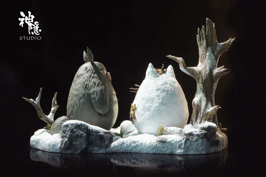 【預購】宮崎駿 遇見系列 雪地中的嬉戲-龍貓 X 神隱工作室 玩驛丨Toy station, GK雕像預購, GK雕像代購, GK雕像現貨, GK雕像修復, 咒術, 咒術迴戰, SCC玩具屋, 玩具給庫, NBA, 瘋公仔, 訂製雕像,模型,伯公仔,gk,玩驛,火影,夜風本舖,海賊,死神,航海王,獵人,阿拉蕾,七大罪,七龍珠,寶可夢,神奇寶貝,哥吉拉,宮崎駿,迪士尼,灌籃高手,鬼滅之刃,一拳超人,蠟筆小新,咒術,鏈鋸人,進擊的巨人,乙骨,我英