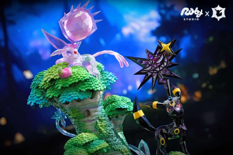 【預購】寶可夢 太晶伊布之森第三彈 日月同輝 X Ruby-Studio 玩驛丨Toy station, GK雕像預購, GK雕像代購, GK雕像現貨, GK雕像修復, 咒術, 咒術迴戰, SCC玩具屋, 玩具給庫, NBA, 瘋公仔, 訂製雕像,模型,伯公仔,gk,玩驛,火影,夜風本舖,海賊,死神,航海王,獵人,阿拉蕾,七大罪,七龍珠,寶可夢,神奇寶貝,哥吉拉,宮崎駿,迪士尼,灌籃高手,鬼滅之刃,一拳超人,蠟筆小新,咒術,鏈鋸人,進擊的巨人,乙骨,我英