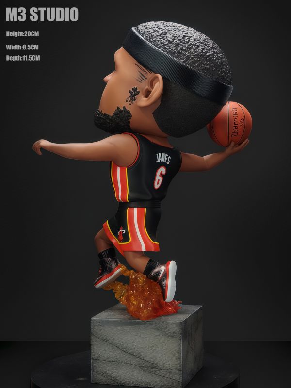 【預購】NBA Q版手辦擺件 熱火-詹姆斯 X M3工作室 玩驛丨Toy station, GK雕像預購, GK雕像代購, GK雕像現貨, GK雕像修復, 咒術, 咒術迴戰, SCC玩具屋, 玩具給庫, NBA, 瘋公仔, 訂製雕像,模型,伯公仔,gk,玩驛,火影,夜風本舖,海賊,死神,航海王,獵人,阿拉蕾,七大罪,七龍珠,寶可夢,神奇寶貝,哥吉拉,宮崎駿,迪士尼,灌籃高手,鬼滅之刃,一拳超人,蠟筆小新,咒術,鏈鋸人,進擊的巨人,乙骨,我英