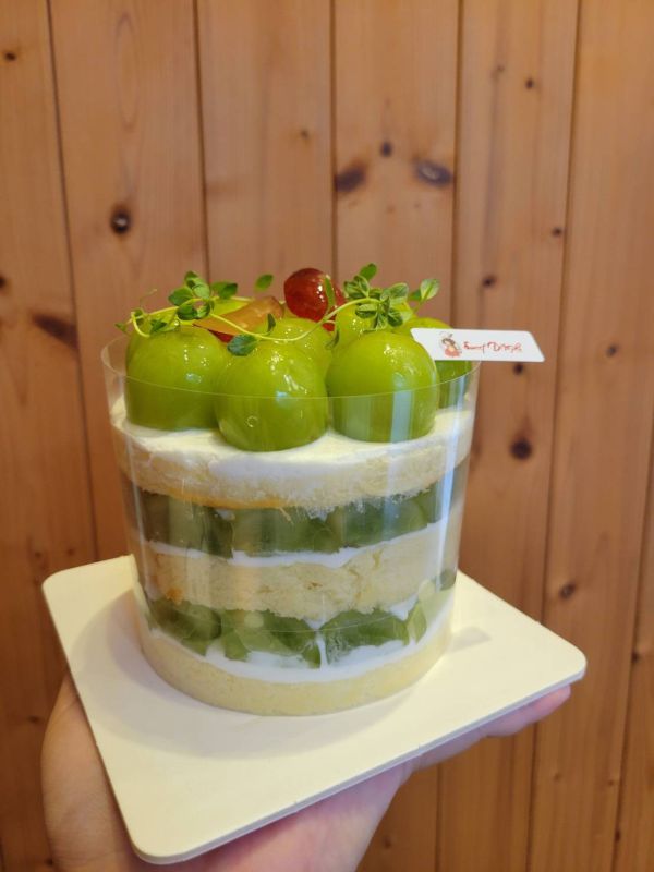 原味綠葡萄-戚風裸蛋糕(4／6／８吋)$550-$1750 彌月禮盒/喜餅/送禮盒/手工餅乾
